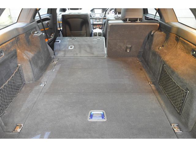 Ｅクラスステーションワゴン Ｅ４００　ステーションワゴン　アバンギャルド　当社買取車両・３３３ｐｓ３．５Ｌツインターボ・３６０°カメラ・ダイヤモンドホワイト・パノラミックルーフ・レーダーセーフティＰＫＧ・パークトロニック・キーレスゴー・前後シートヒーター・パワーバックドア（35枚目）