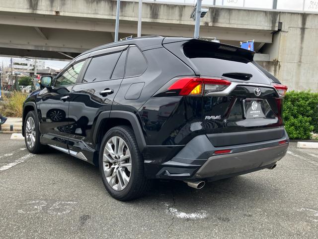 ＲＡＶ４ Ｇ　Ｚパッケージ　パノラマムーンルーフ　モデリスタエアロ　セーフティセンス　純正ナビ　フルセグＴＶ　バックカメラ　デジタルインナーミラー　ＬＥＤヘッドライト　クリアランスソナー　ブラインドスポットモニター（7枚目）