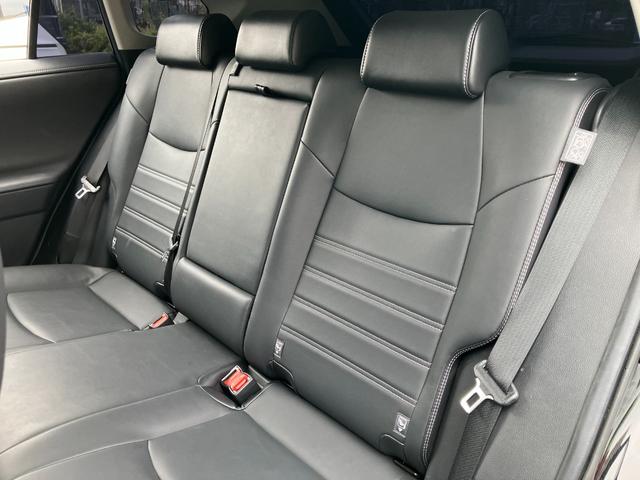 ＲＡＶ４ Ｇ　Ｚパッケージ　パノラマムーンルーフ　モデリスタエアロ　セーフティセンス　純正ナビ　フルセグＴＶ　バックカメラ　デジタルインナーミラー　ＬＥＤヘッドライト　クリアランスソナー　ブラインドスポットモニター（11枚目）