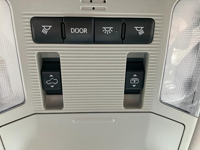 ＲＡＶ４ Ｇ　Ｚパッケージ　パノラマムーンルーフ　モデリスタエアロ　セーフティセンス　純正ナビ　フルセグＴＶ　バックカメラ　デジタルインナーミラー　ＬＥＤヘッドライト　クリアランスソナー　ブラインドスポットモニター（12枚目）