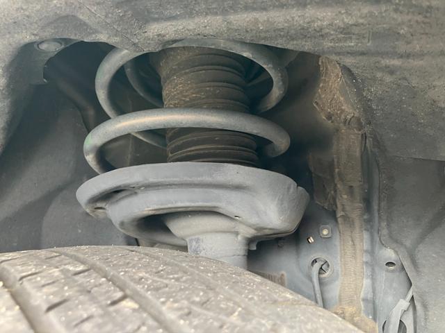 ＲＡＶ４ Ｇ　Ｚパッケージ　パノラマムーンルーフ　モデリスタエアロ　セーフティセンス　純正ナビ　フルセグＴＶ　バックカメラ　デジタルインナーミラー　ＬＥＤヘッドライト　クリアランスソナー　ブラインドスポットモニター（18枚目）