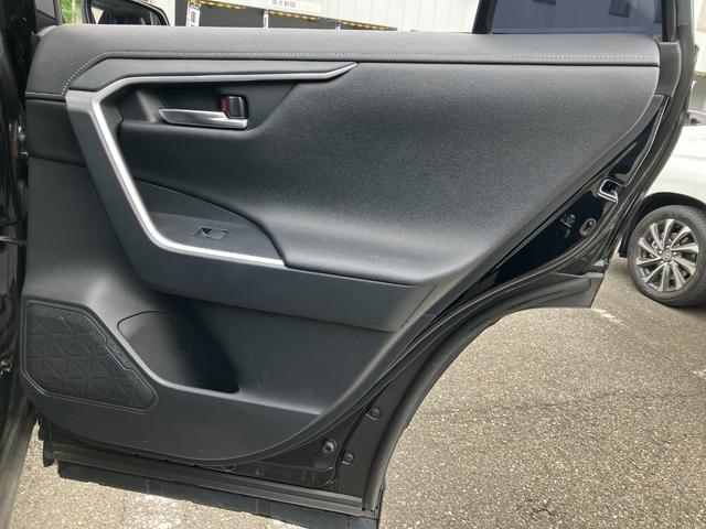 ＲＡＶ４ Ｇ　Ｚパッケージ　パノラマムーンルーフ　モデリスタエアロ　セーフティセンス　純正ナビ　フルセグＴＶ　バックカメラ　デジタルインナーミラー　ＬＥＤヘッドライト　クリアランスソナー　ブラインドスポットモニター（21枚目）