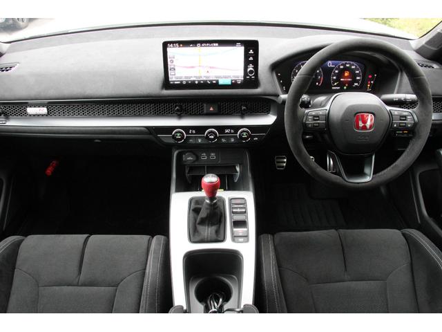 シビック タイプR レーシングブラックパッケージ バックカメラ ナビ TV クリアランスソナー オートクルーズコントロール レーンアシスト 衝突被害軽減システム アルミホイール オートライト LEDヘッドランプ スマートキー MT 盗難防止システム(2枚目)