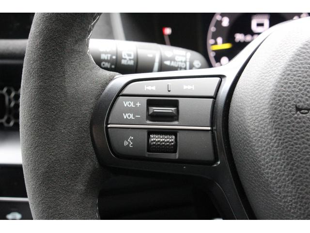 シビック タイプR レーシングブラックパッケージ バックカメラ ナビ TV クリアランスソナー オートクルーズコントロール レーンアシスト 衝突被害軽減システム アルミホイール オートライト LEDヘッドランプ スマートキー MT 盗難防止システム(4枚目)