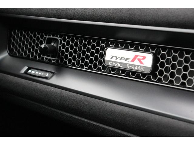 シビック タイプR レーシングブラックパッケージ バックカメラ ナビ TV クリアランスソナー オートクルーズコントロール レーンアシスト 衝突被害軽減システム アルミホイール オートライト LEDヘッドランプ スマートキー MT 盗難防止システム(17枚目)