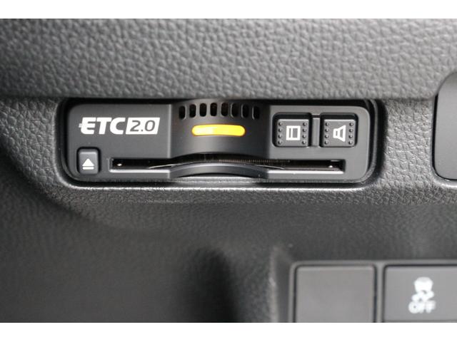 シビック タイプR レーシングブラックパッケージ バックカメラ ナビ TV クリアランスソナー オートクルーズコントロール レーンアシスト 衝突被害軽減システム アルミホイール オートライト LEDヘッドランプ スマートキー MT 盗難防止システム(18枚目)