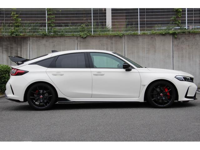 シビック タイプR レーシングブラックパッケージ バックカメラ ナビ TV クリアランスソナー オートクルーズコントロール レーンアシスト 衝突被害軽減システム アルミホイール オートライト LEDヘッドランプ スマートキー MT 盗難防止システム(26枚目)