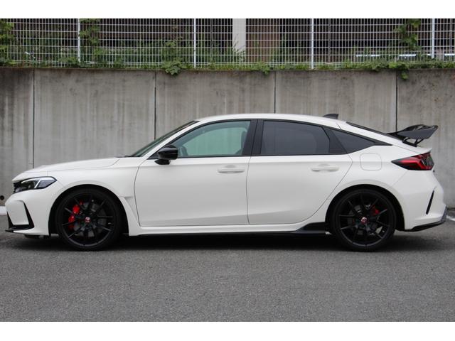 シビック タイプR レーシングブラックパッケージ バックカメラ ナビ TV クリアランスソナー オートクルーズコントロール レーンアシスト 衝突被害軽減システム アルミホイール オートライト LEDヘッドランプ スマートキー MT 盗難防止システム(31枚目)