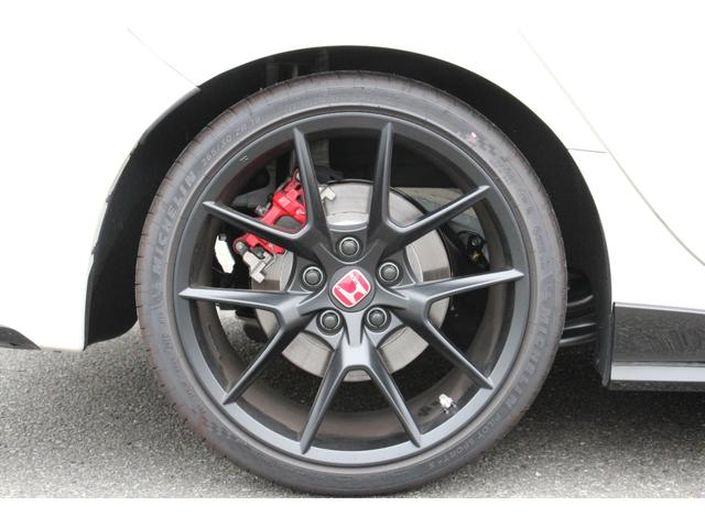 シビック タイプR レーシングブラックパッケージ バックカメラ ナビ TV クリアランスソナー オートクルーズコントロール レーンアシスト 衝突被害軽減システム アルミホイール オートライト LEDヘッドランプ スマートキー MT 盗難防止システム(32枚目)