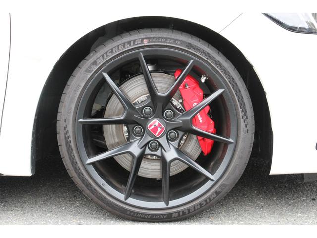 シビック タイプR レーシングブラックパッケージ バックカメラ ナビ TV クリアランスソナー オートクルーズコントロール レーンアシスト 衝突被害軽減システム アルミホイール オートライト LEDヘッドランプ スマートキー MT 盗難防止システム(33枚目)