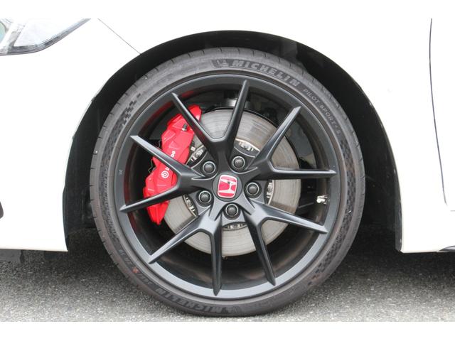 シビック タイプR レーシングブラックパッケージ バックカメラ ナビ TV クリアランスソナー オートクルーズコントロール レーンアシスト 衝突被害軽減システム アルミホイール オートライト LEDヘッドランプ スマートキー MT 盗難防止システム(34枚目)