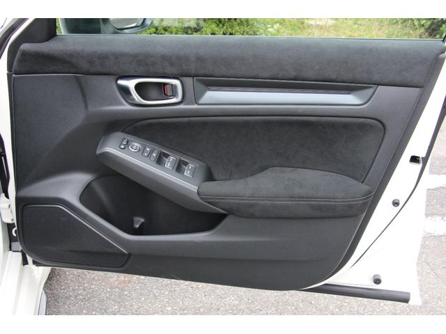 シビック タイプR レーシングブラックパッケージ バックカメラ ナビ TV クリアランスソナー オートクルーズコントロール レーンアシスト 衝突被害軽減システム アルミホイール オートライト LEDヘッドランプ スマートキー MT 盗難防止システム(39枚目)