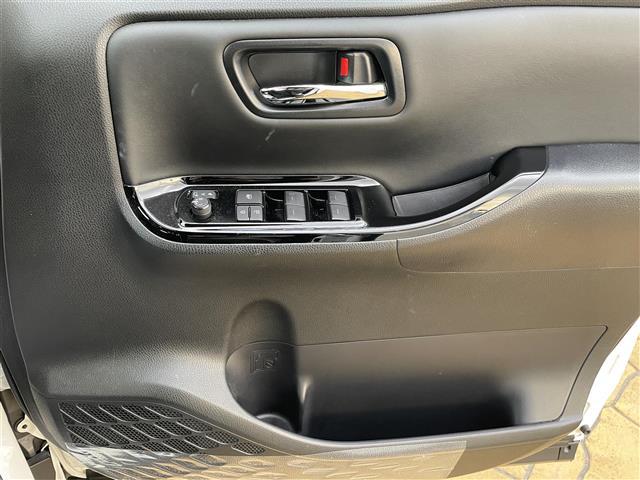 ヴォクシー ＺＳ　煌ＩＩＩ　ワンオーナー／ディーラー純正ナビ（ＮＳＺＮ－Ｚ０８Ｔ）（ＢＴ，ＡＭ，ＦＭ，ＣＤ，ＤＶＤ）／バックカメラフルセグテレビ／スマートキー／ＥＴＣ／前後ドライブレコーダー／ハーフレザー（18枚目）