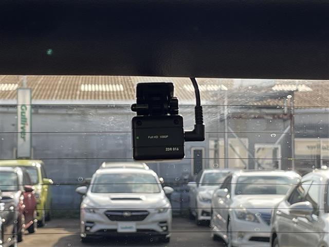 ジェイド ハイブリッドRS・ホンダセンシング 黒ハーフレザーシート メモリナビStrada【CN-F1X10BGD】(AM/FM/Bluetooth/CD/DVD/フルセグTV】ETC バックカメラ パドルシフト オートライト 衝突軽減ブレーキ(10枚目)