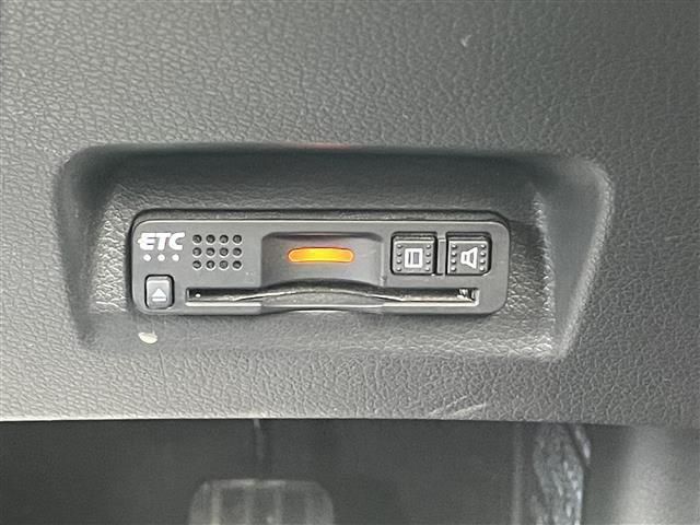 ジェイド ハイブリッドRS・ホンダセンシング 黒ハーフレザーシート メモリナビStrada【CN-F1X10BGD】(AM/FM/Bluetooth/CD/DVD/フルセグTV】ETC バックカメラ パドルシフト オートライト 衝突軽減ブレーキ(11枚目)