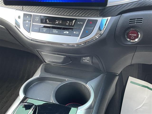 ジェイド ハイブリッドRS・ホンダセンシング 黒ハーフレザーシート メモリナビStrada【CN-F1X10BGD】(AM/FM/Bluetooth/CD/DVD/フルセグTV】ETC バックカメラ パドルシフト オートライト 衝突軽減ブレーキ(14枚目)