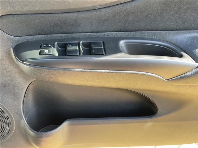 ノート e-パワー ニスモ 純正ナビ・TV・Bluetooth・CD・DVD/全方位カメラ/ETC/ドライブレコーダー/オートライト/純正アルミ/LEDヘッドライト/衝突軽減システム/車線逸脱警報/スマートキー(18枚目)