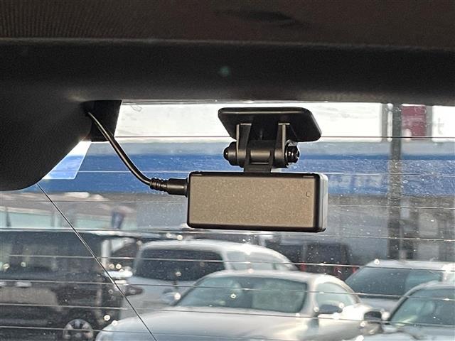 ハリアーハイブリッド Ｚ　レザーパッケージ　ＪＢＬメーカーナビ（フルセグＴＶ／Ｂｌｕｅｔｏｏｔｈ／ＵＳＢ／）全方位カメラ　ＪＢＬサウンド　パノラマルーフ　トヨタセーフティセンス　ＥＴＣ２．０　ドライブレコーダー　デジタルインナーミラー（13枚目）