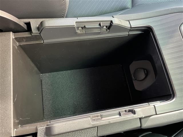 ハリアーハイブリッド Ｚ　レザーパッケージ　ＪＢＬメーカーナビ（フルセグＴＶ／Ｂｌｕｅｔｏｏｔｈ／ＵＳＢ／）全方位カメラ　ＪＢＬサウンド　パノラマルーフ　トヨタセーフティセンス　ＥＴＣ２．０　ドライブレコーダー　デジタルインナーミラー（19枚目）