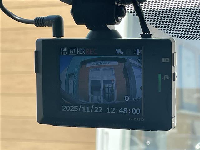 アクア Ｚ　純正１０．５インチディスプレイ（ＡＭ／ＦＭ／ＢＴ／ＤＶＤ／フルセグＴＶ）ナビキット装着車　バックカメラ　前後ドラレコ　トヨタセーフティセンス　純正フロアマット　ＬＥＤヘッドライト（9枚目）