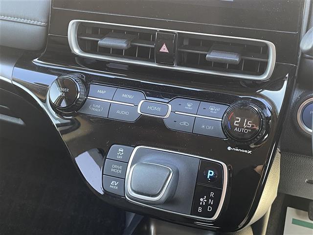 アクア Ｚ　純正１０．５インチディスプレイ（ＡＭ／ＦＭ／ＢＴ／ＤＶＤ／フルセグＴＶ）ナビキット装着車　バックカメラ　前後ドラレコ　トヨタセーフティセンス　純正フロアマット　ＬＥＤヘッドライト（13枚目）