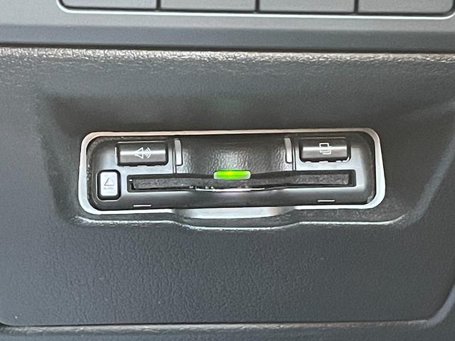 MAZDA3ファストバック 20S 100周年特別記念車 禁煙車 全方位モニター レーダークルコン 前後Pセンサー エマブレ レーンキープ BSM HUD LEDヘッドランプ 純正ナビTV BOSE 純正レッド革シート 前席シートヒーター 運転席パワーシート(11枚目)