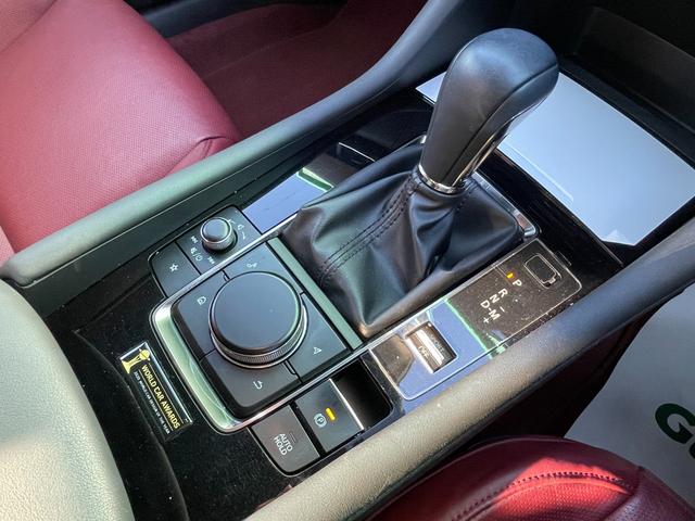 MAZDA3ファストバック 20S 100周年特別記念車 禁煙車 全方位モニター レーダークルコン 前後Pセンサー エマブレ レーンキープ BSM HUD LEDヘッドランプ 純正ナビTV BOSE 純正レッド革シート 前席シートヒーター 運転席パワーシート(14枚目)