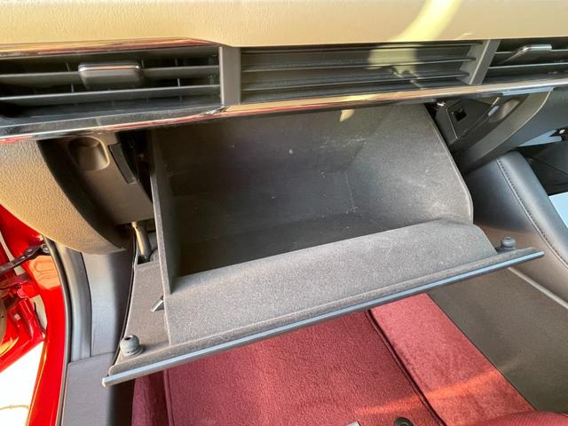 MAZDA3ファストバック 20S 100周年特別記念車 禁煙車 全方位モニター レーダークルコン 前後Pセンサー エマブレ レーンキープ BSM HUD LEDヘッドランプ 純正ナビTV BOSE 純正レッド革シート 前席シートヒーター 運転席パワーシート(19枚目)