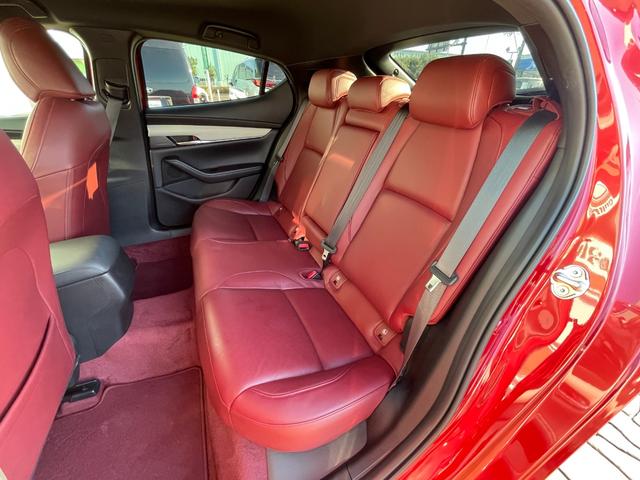 MAZDA3ファストバック 20S 100周年特別記念車 禁煙車 全方位モニター レーダークルコン 前後Pセンサー エマブレ レーンキープ BSM HUD LEDヘッドランプ 純正ナビTV BOSE 純正レッド革シート 前席シートヒーター 運転席パワーシート(27枚目)