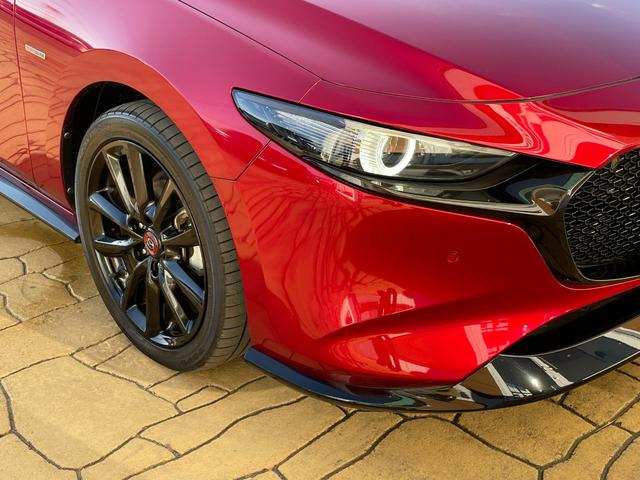 MAZDA3ファストバック 20S 100周年特別記念車 禁煙車 全方位モニター レーダークルコン 前後Pセンサー エマブレ レーンキープ BSM HUD LEDヘッドランプ 純正ナビTV BOSE 純正レッド革シート 前席シートヒーター 運転席パワーシート(43枚目)