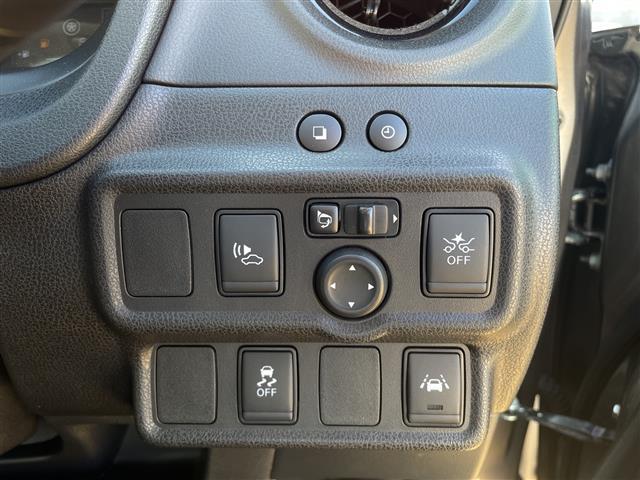 ノート ｅ－パワー　メダリスト　◇純正ナビゲーション→ＣＤ／ＤＶＤ再生◇全方位カメラ◇ビルトインＥＴＣ◇クルーズコントロール◇クリアランスソナー◇ステアリングリモコン◇ＬＥＤオートライト◇フォグランプ◇純正１５イン（8枚目）