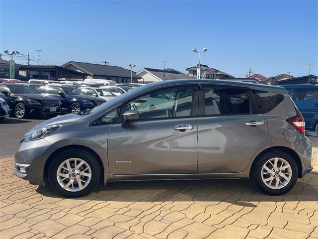 ノート ｅ－パワー　メダリスト　◇純正ナビゲーション→ＣＤ／ＤＶＤ再生◇全方位カメラ◇ビルトインＥＴＣ◇クルーズコントロール◇クリアランスソナー◇ステアリングリモコン◇ＬＥＤオートライト◇フォグランプ◇純正１５イン（22枚目）