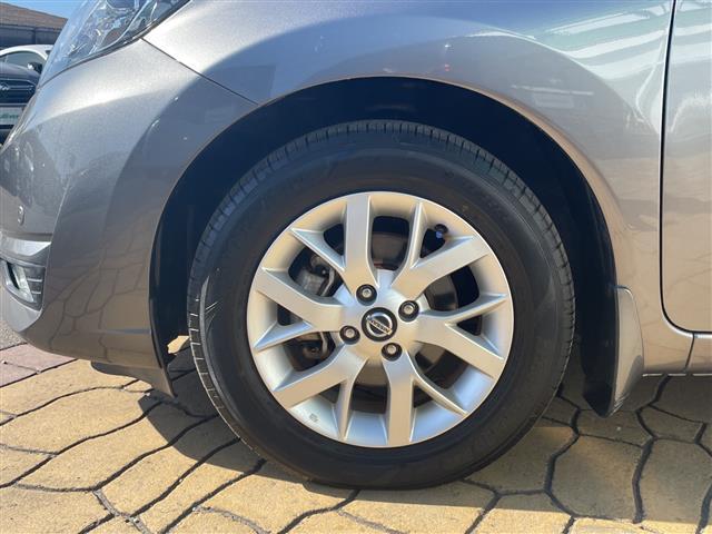 ノート ｅ－パワー　メダリスト　◇純正ナビゲーション→ＣＤ／ＤＶＤ再生◇全方位カメラ◇ビルトインＥＴＣ◇クルーズコントロール◇クリアランスソナー◇ステアリングリモコン◇ＬＥＤオートライト◇フォグランプ◇純正１５イン（26枚目）