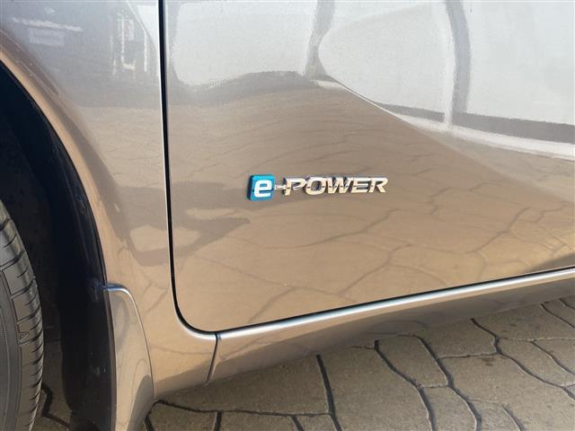 ノート ｅ－パワー　メダリスト　◇純正ナビゲーション→ＣＤ／ＤＶＤ再生◇全方位カメラ◇ビルトインＥＴＣ◇クルーズコントロール◇クリアランスソナー◇ステアリングリモコン◇ＬＥＤオートライト◇フォグランプ◇純正１５イン（41枚目）