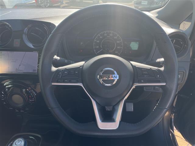 ノート ｅ－パワー　メダリスト　◇純正ナビゲーション→ＣＤ／ＤＶＤ再生◇全方位カメラ◇ビルトインＥＴＣ◇クルーズコントロール◇クリアランスソナー◇ステアリングリモコン◇ＬＥＤオートライト◇フォグランプ◇純正１５イン（42枚目）