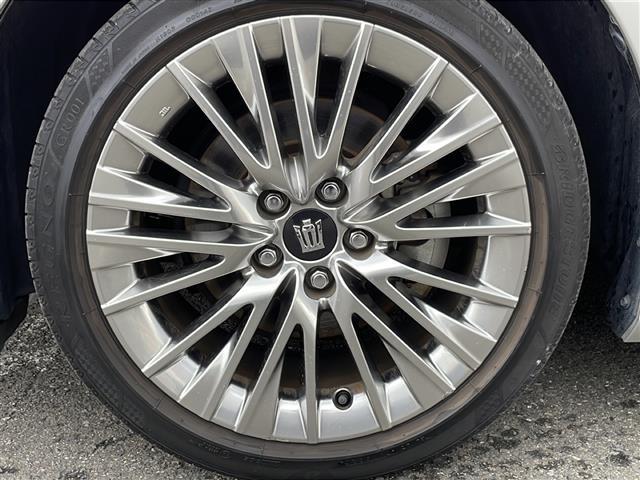 クラウンハイブリッド Ｓ　Ｆｏｕｒ　エレガンススタイルＩＩ　純正ナビ　バックＣ　専用ツートンハーフレザーシート　フルセグ　ＢＳＭ　ビルドインＥＴＣ　電動シート　シートヒーター　ステアヒーター　レーダークルーズ　前後ドラレコ　電動リアサンシェード　純正１８ＡＷ（28枚目）