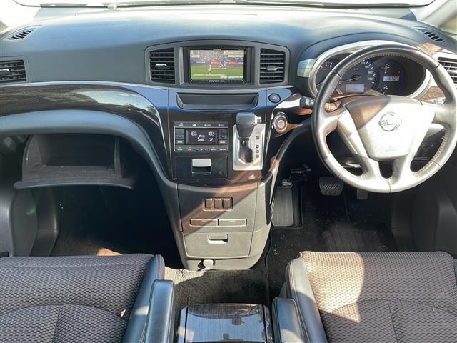 エルグランド ２５０ハイウェイスターアーバンクロム　両側パワースライドドア　ナビ　Ｂｌｕｅｔｏｏｔｈ　ＤＶＤ再生　フルセグ　ＥＴＣ　ハーフレザーシート　オットマン　純正フロアマット　ＨＩＤオートライト　スマートキー　１６インチＡＷ　ＭＴモード付ＡＴ（2枚目）