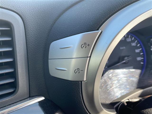 エルグランド ２５０ハイウェイスターアーバンクロム　両側パワースライドドア　ナビ　Ｂｌｕｅｔｏｏｔｈ　ＤＶＤ再生　フルセグ　ＥＴＣ　ハーフレザーシート　オットマン　純正フロアマット　ＨＩＤオートライト　スマートキー　１６インチＡＷ　ＭＴモード付ＡＴ（6枚目）