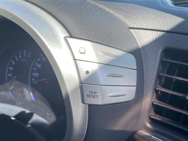 エルグランド ２５０ハイウェイスターアーバンクロム　両側パワースライドドア　ナビ　Ｂｌｕｅｔｏｏｔｈ　ＤＶＤ再生　フルセグ　ＥＴＣ　ハーフレザーシート　オットマン　純正フロアマット　ＨＩＤオートライト　スマートキー　１６インチＡＷ　ＭＴモード付ＡＴ（7枚目）