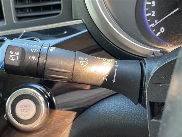 エルグランド ２５０ハイウェイスターアーバンクロム　両側パワースライドドア　ナビ　Ｂｌｕｅｔｏｏｔｈ　ＤＶＤ再生　フルセグ　ＥＴＣ　ハーフレザーシート　オットマン　純正フロアマット　ＨＩＤオートライト　スマートキー　１６インチＡＷ　ＭＴモード付ＡＴ（8枚目）