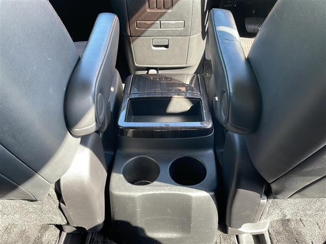 エルグランド ２５０ハイウェイスターアーバンクロム　両側パワースライドドア　ナビ　Ｂｌｕｅｔｏｏｔｈ　ＤＶＤ再生　フルセグ　ＥＴＣ　ハーフレザーシート　オットマン　純正フロアマット　ＨＩＤオートライト　スマートキー　１６インチＡＷ　ＭＴモード付ＡＴ（23枚目）