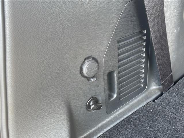 エルグランド ２５０ハイウェイスターアーバンクロム　両側パワースライドドア　ナビ　Ｂｌｕｅｔｏｏｔｈ　ＤＶＤ再生　フルセグ　ＥＴＣ　ハーフレザーシート　オットマン　純正フロアマット　ＨＩＤオートライト　スマートキー　１６インチＡＷ　ＭＴモード付ＡＴ（31枚目）