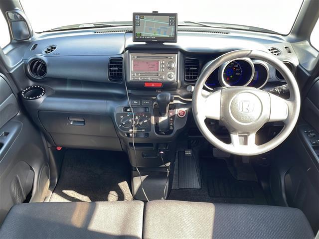 Ｎ－ＢＯＸカスタム Ｇ　両側スライドドア　ＣＤ／ＭＤ再生　ポータブルナビ　スマートキー　１５インチアルミホイール　ＨＩＤオートライト　フロントフォグランプ　純正フロアマット　シガーソケット　スペアキー　プッシュスタート（5枚目）