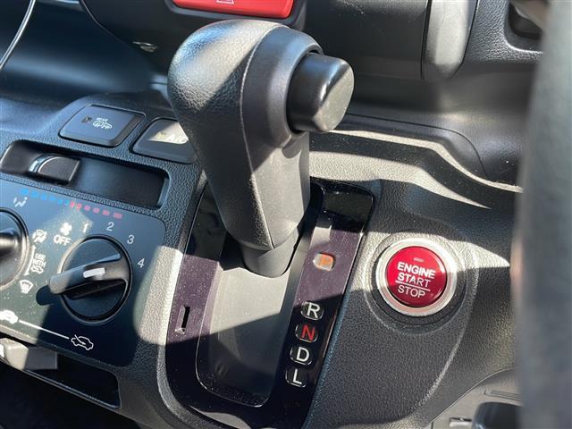 Ｎ－ＢＯＸカスタム Ｇ　両側スライドドア　ＣＤ／ＭＤ再生　ポータブルナビ　スマートキー　１５インチアルミホイール　ＨＩＤオートライト　フロントフォグランプ　純正フロアマット　シガーソケット　スペアキー　プッシュスタート（16枚目）