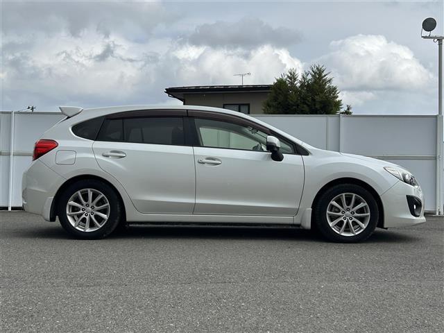 インプレッサスポーツ 2.0iアイサイト アイサイトVer.2 クルコン プリクラッシュブレーキ AT誤発進抑制 警報&お知らせ機能 ナビ バックC Bluetooth DVD再生 フルセグ 純正16AW HIDオートライト Fフォグ ETC(41枚目)