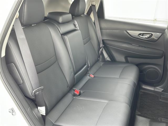 エクストレイル 20X ハイブリッド エマージェンシーブレーキP サンルーフ デジタルミラー BSM 純正ナビ 全周囲カメラ Bluetooth DVD再生 USB接続 TV 電動Rゲート シートヒーター 衝突被害軽減 クルコン ビルトインETC ハイビームアシスト(25枚目)