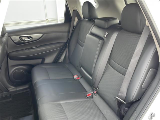 エクストレイル 20X ハイブリッド エマージェンシーブレーキP サンルーフ デジタルミラー BSM 純正ナビ 全周囲カメラ Bluetooth DVD再生 USB接続 TV 電動Rゲート シートヒーター 衝突被害軽減 クルコン ビルトインETC ハイビームアシスト(26枚目)