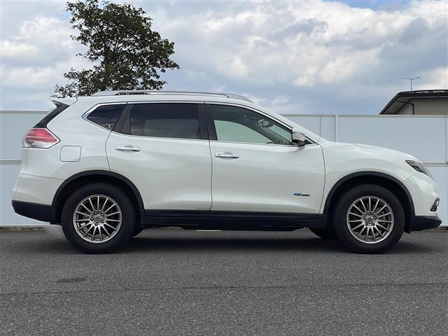 エクストレイル 20X ハイブリッド エマージェンシーブレーキP サンルーフ デジタルミラー BSM 純正ナビ 全周囲カメラ Bluetooth DVD再生 USB接続 TV 電動Rゲート シートヒーター 衝突被害軽減 クルコン ビルトインETC ハイビームアシスト(41枚目)