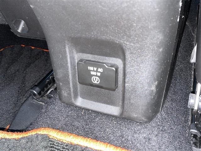 ジープ・レネゲード リミテッド　ブラインドスポットモニター　ルーフレール　バックカメラ　ディスプレイオーディオ　ＦＭ／ＡＭ　ＡＵＸ　パワーシート　シートヒーター　ステアリングヒーター　純正フロアマット　コーナーセンサー　ＨＩＤライト（25枚目）