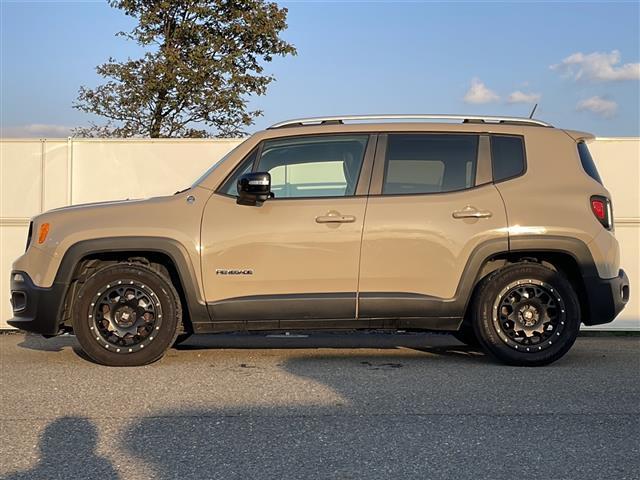 ジープ・レネゲード リミテッド　ブラインドスポットモニター　ルーフレール　バックカメラ　ディスプレイオーディオ　ＦＭ／ＡＭ　ＡＵＸ　パワーシート　シートヒーター　ステアリングヒーター　純正フロアマット　コーナーセンサー　ＨＩＤライト（36枚目）